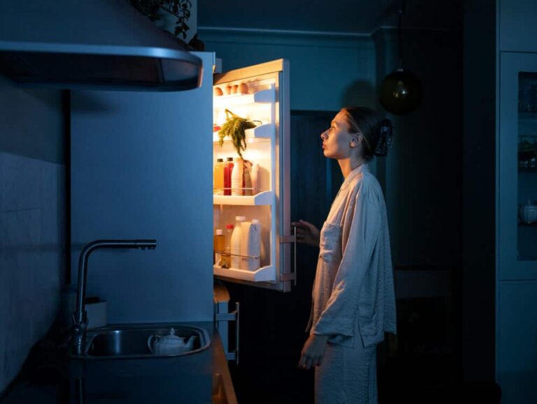 A person with Type 1 Diabetes choosing healthy bedtime snacks to avoid a blood sugar spike.